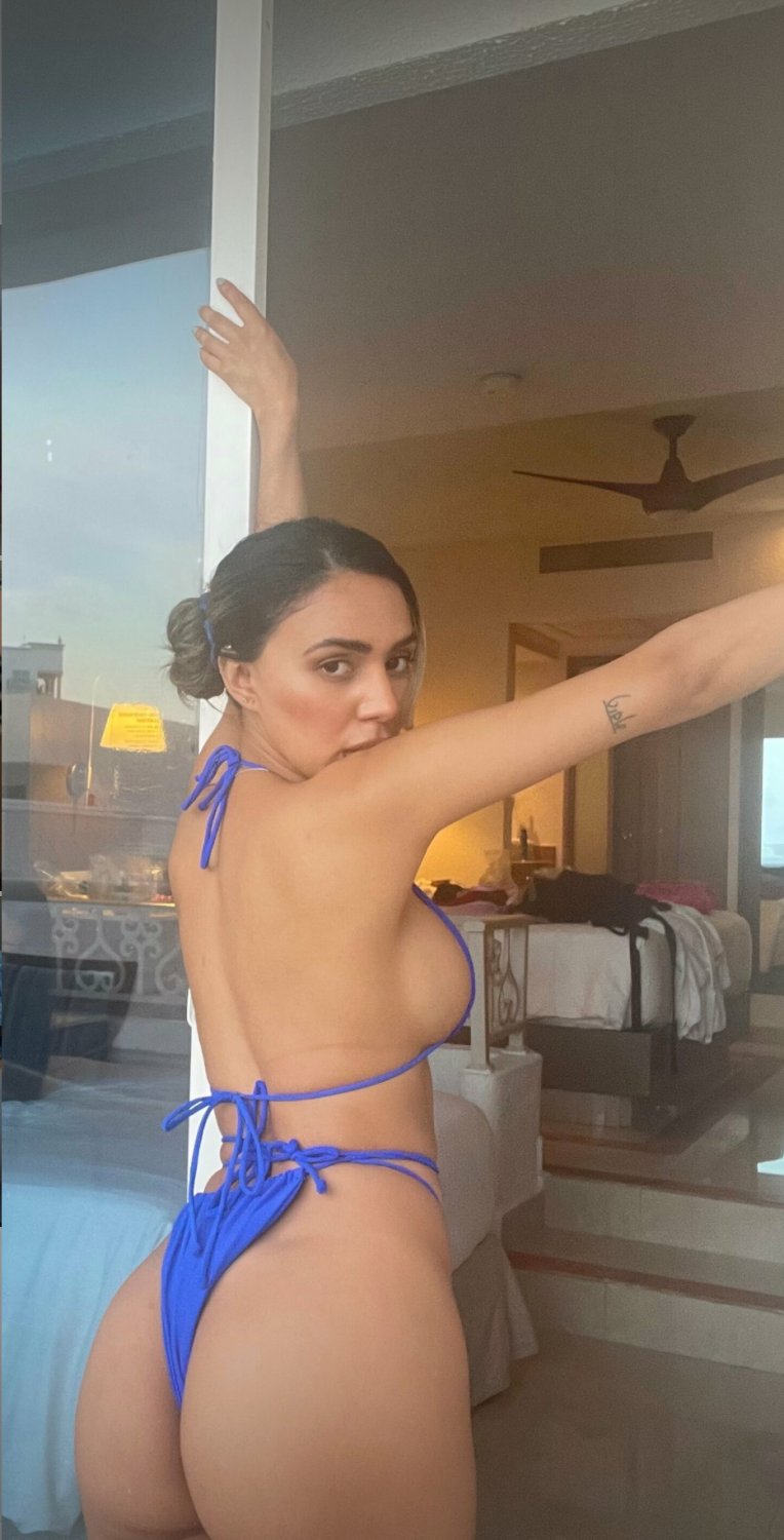 Hot Indian model #A6w4KT2q