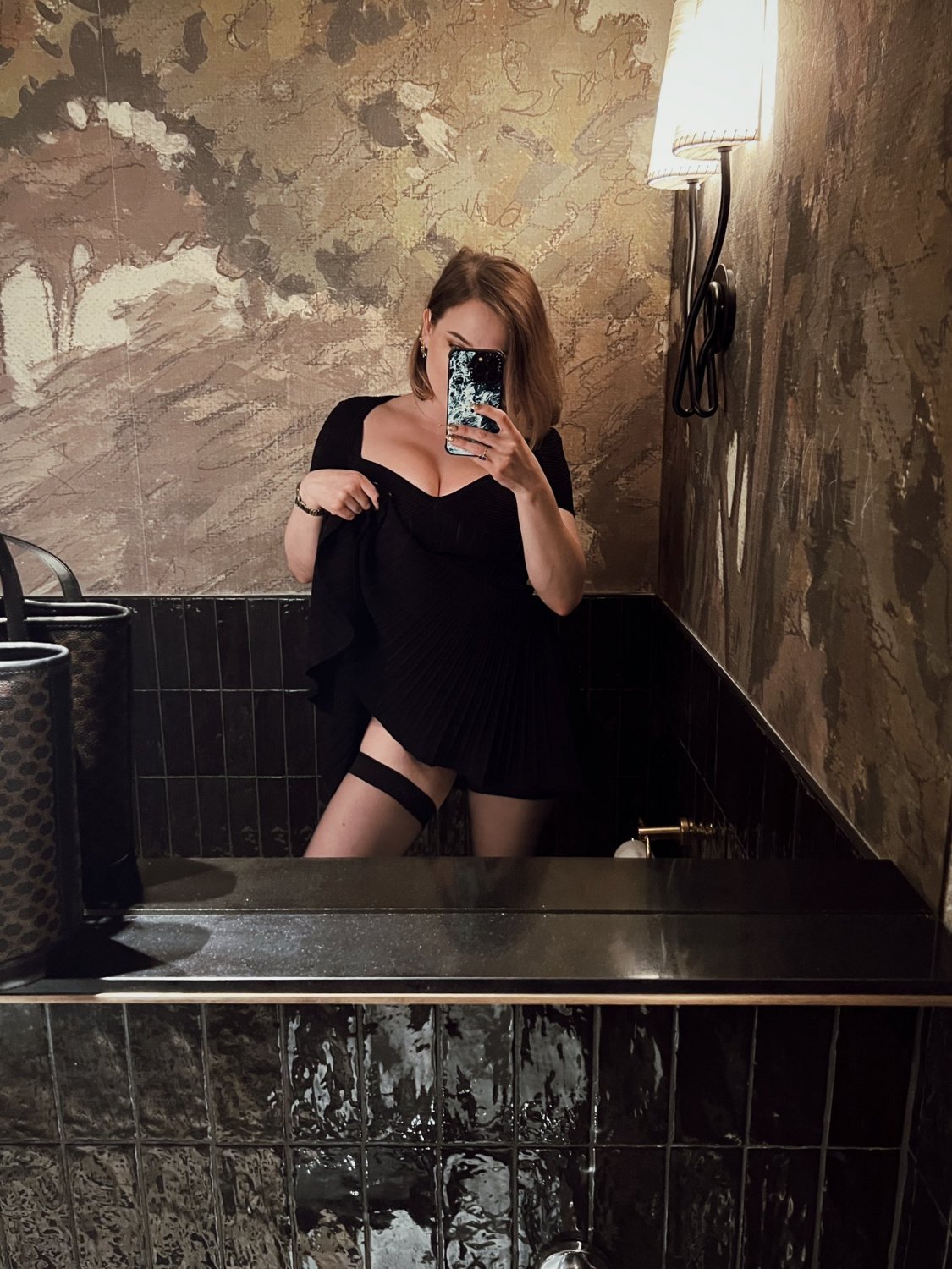 Linda olhos azuis Gorgeous blue eyes luxury girl, blonde tits hot legs and feet, tiktok, deepfake #WKAYsnrv