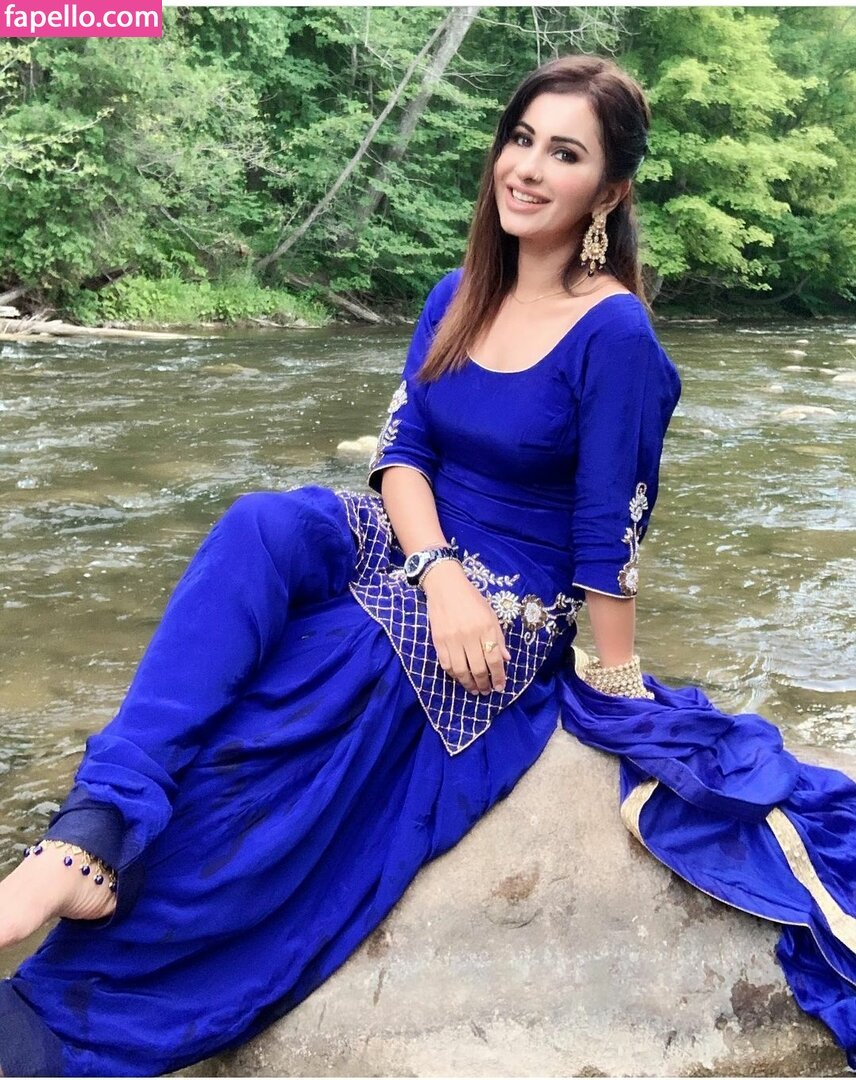 Desi Canadian Baddie Meeti #gW5tEh6i