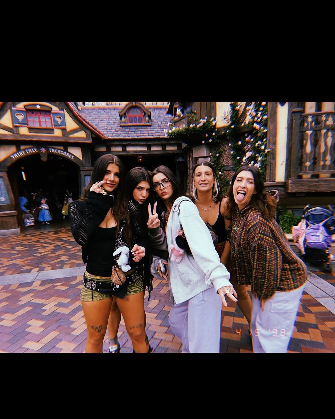 Disclosure #615: Her sister #lFPt9LLz