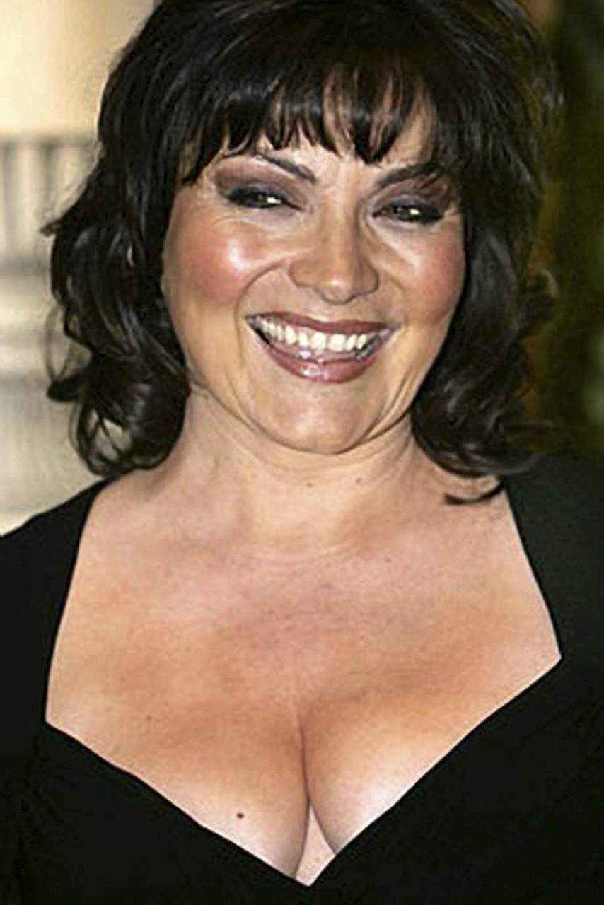 Lorraine Kelly #IusMZ97n