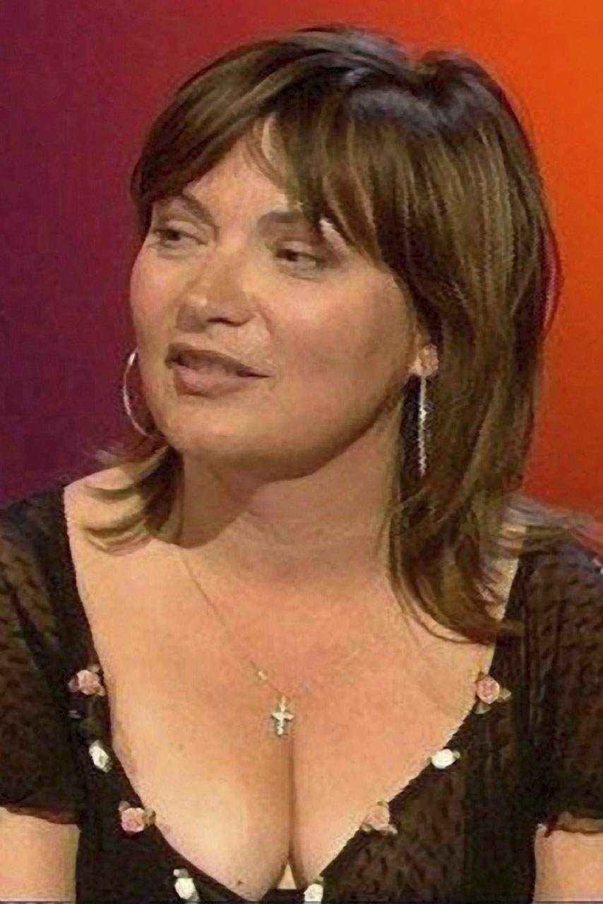Lorraine Kelly #VGycBrOo