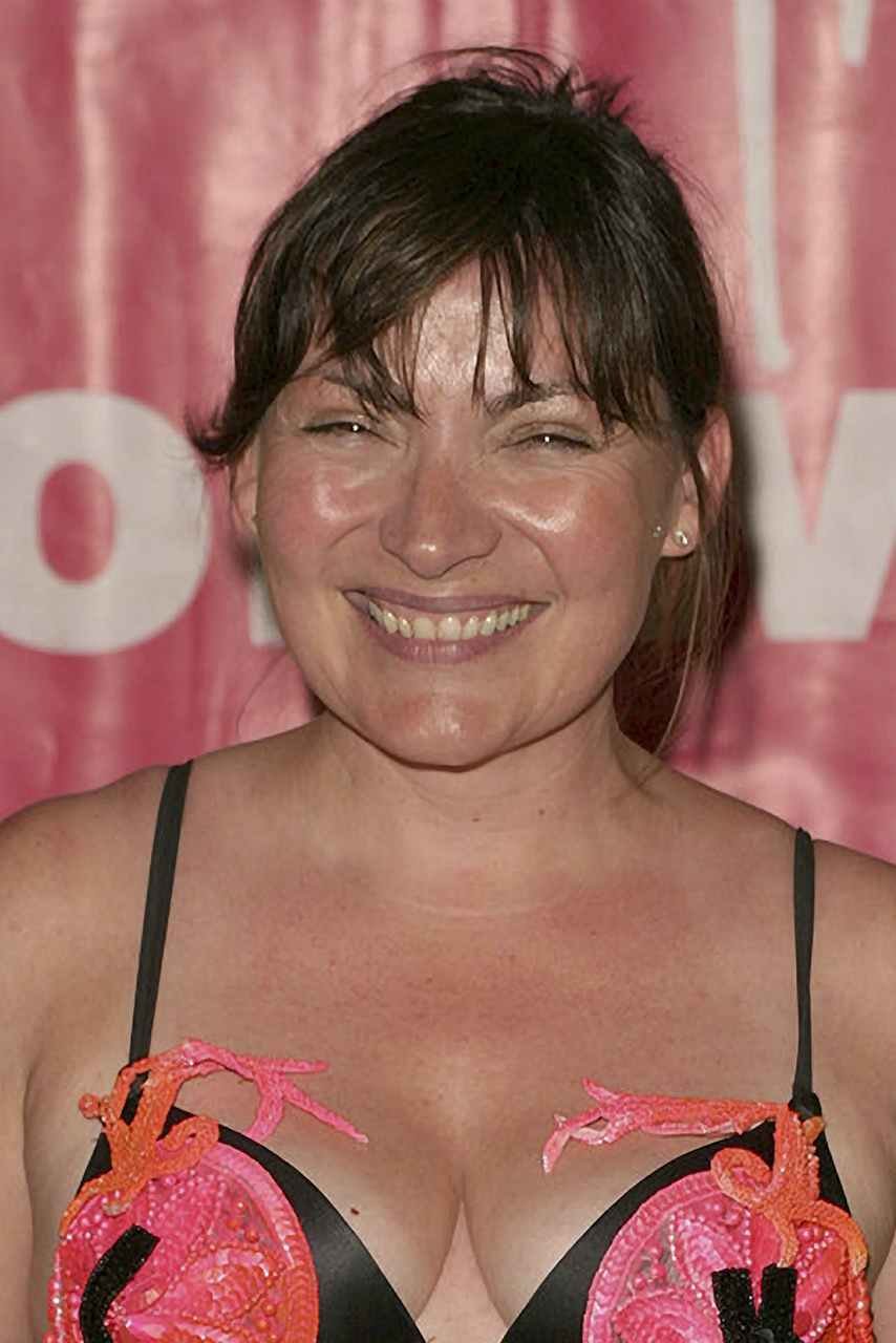 Lorraine Kelly #uT7Z7JxH